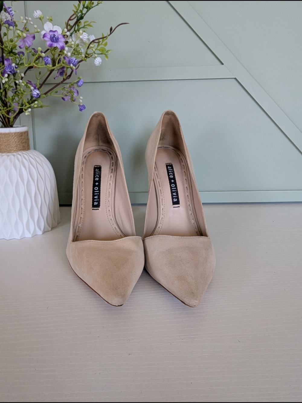 Alice + Olivia Nude Pointed-Toe Stiletto Pumps - Picture 2 of 11